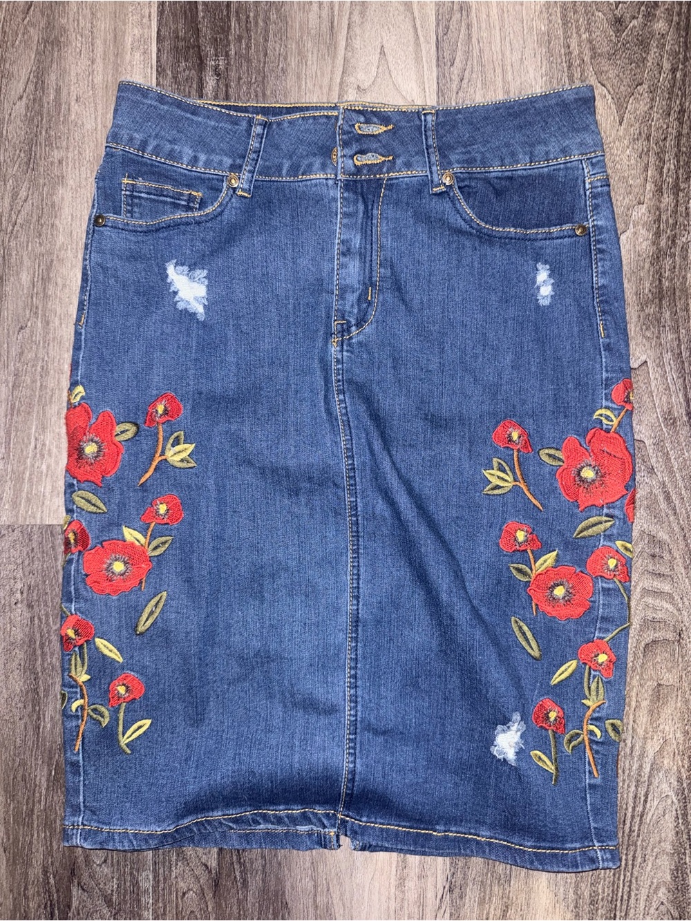 Sandpiper Women’s Blue Denim Levi Skirt with Red Floral Embroidery Sz 6